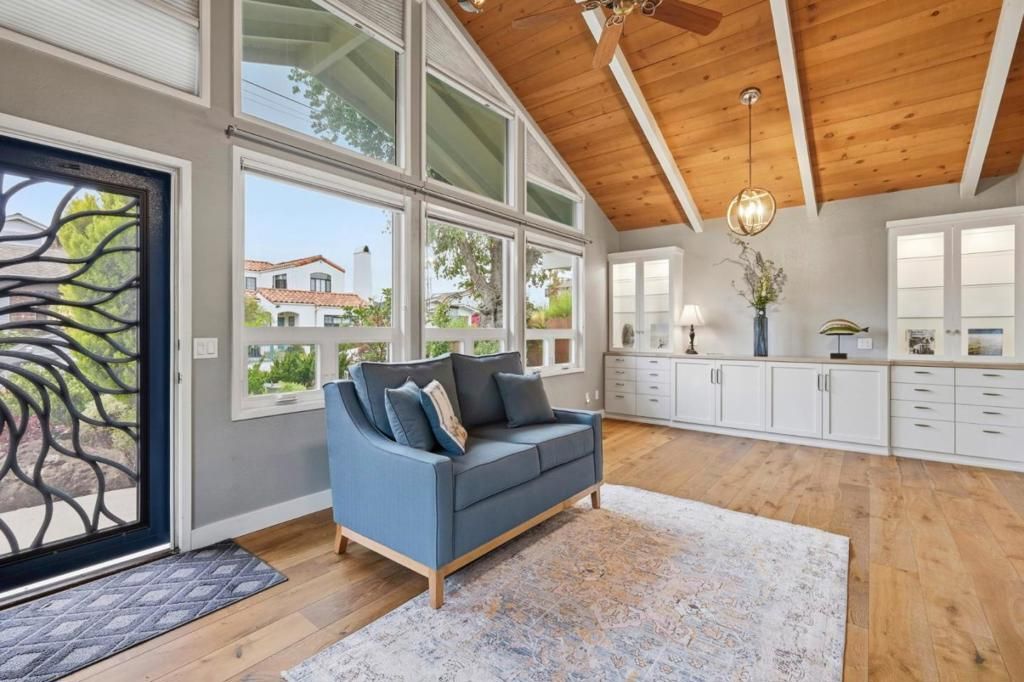 Image 8 of property listing at 212 3rd Avenue, Santa Cruz, CA 95062