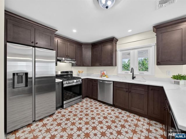 247 Steilen Avenue, Ridgewood, NJ 07450