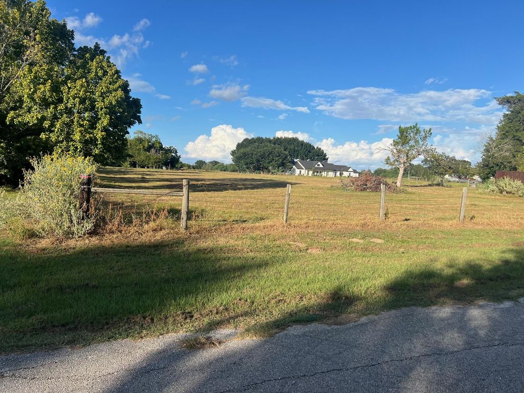 400 6th Street, San Felipe, TX 77473