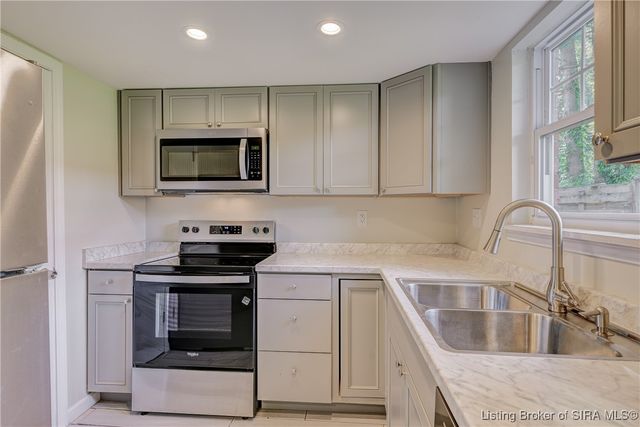 3157 Wooded Way, Jeffersonville, IN 47130