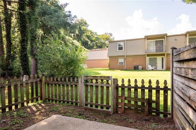 3157 Wooded Way, Jeffersonville, IN 47130