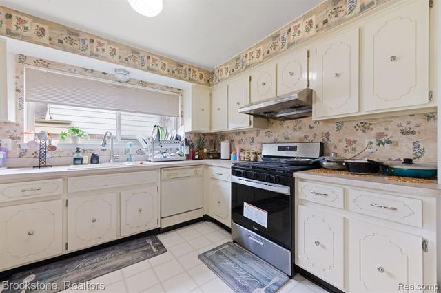 38982 Sutton Drive, Sterling Heights, MI 48310