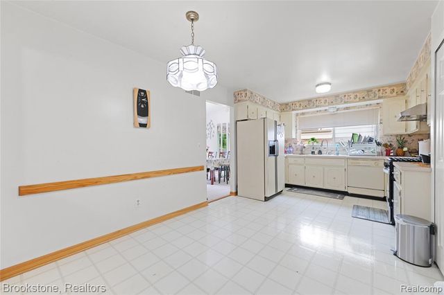 38982 Sutton Drive, Sterling Heights, MI 48310