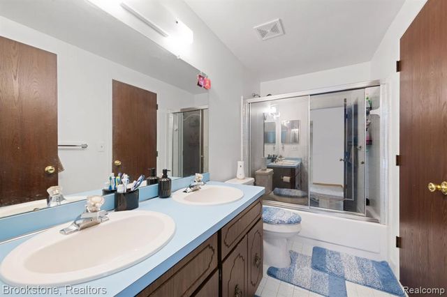 38982 Sutton Drive, Sterling Heights, MI 48310