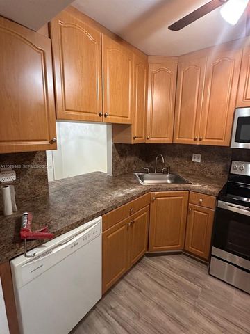 5950 NW 25th Pl 233, Sunrise, FL 33313
