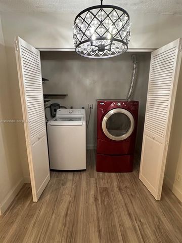 5950 NW 25th Pl 233, Sunrise, FL 33313