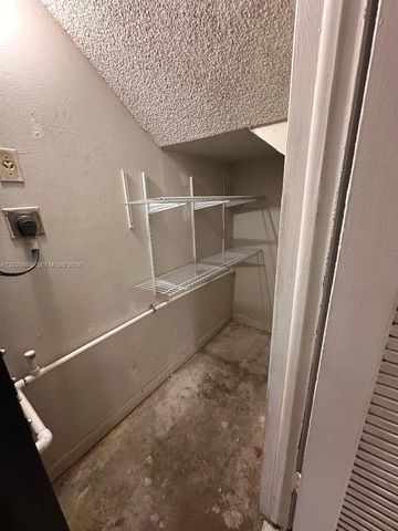 5950 NW 25th Pl 233, Sunrise, FL 33313