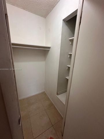 5950 NW 25th Pl 233, Sunrise, FL 33313