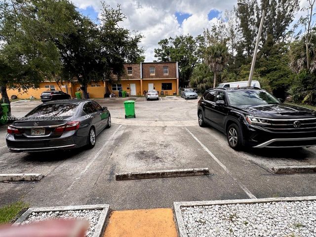 5950 NW 25th Pl 233, Sunrise, FL 33313