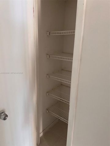 5950 NW 25th Pl 233, Sunrise, FL 33313