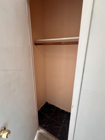 5950 NW 25th Pl 233, Sunrise, FL 33313