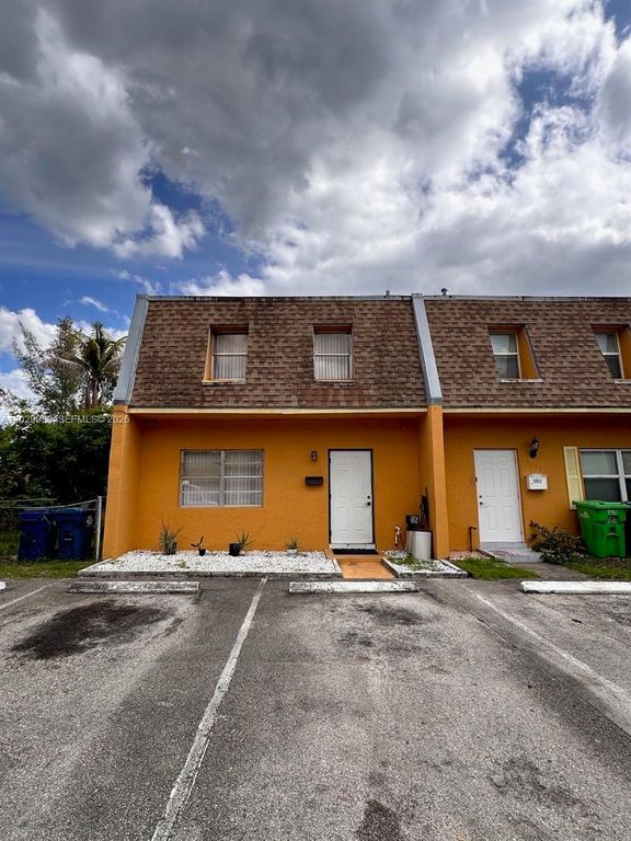 5950 NW 25th Pl 233, Sunrise, FL 33313