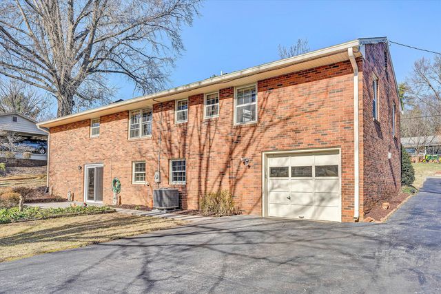 5216 Medmont CIR, Roanoke, VA 24018