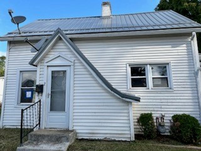 2 Arlington Ave, Masontown, PA 15461