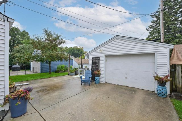 2610 N 75th STREET, Wauwatosa, WI 53213