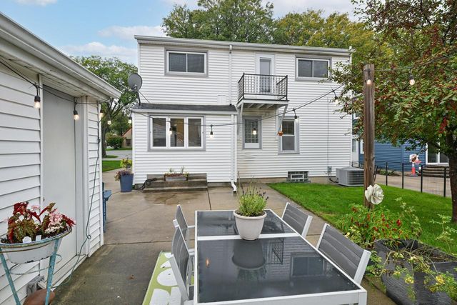 2610 N 75th STREET, Wauwatosa, WI 53213