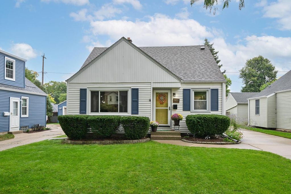 2610 N 75th STREET, Wauwatosa, WI 53213