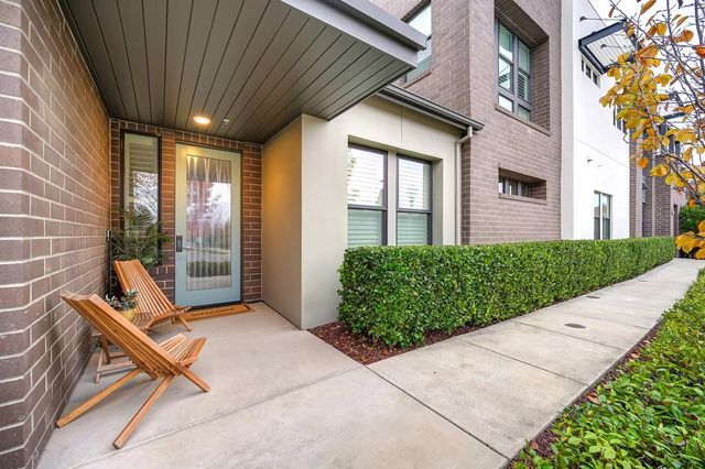 3335 Mckinley Village Way, Sacramento, CA 95816