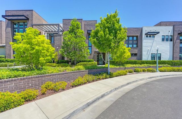 3335 Mckinley Village Way, Sacramento, CA 95816