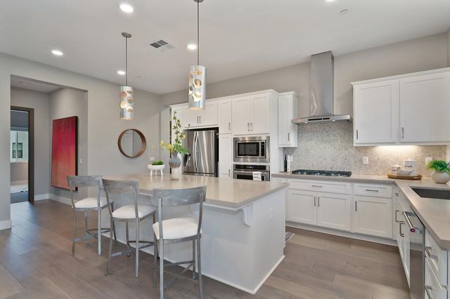 3335 Mckinley Village Way, Sacramento, CA 95816