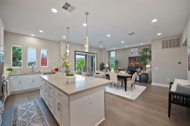 3335 Mckinley Village Way, Sacramento, CA 95816