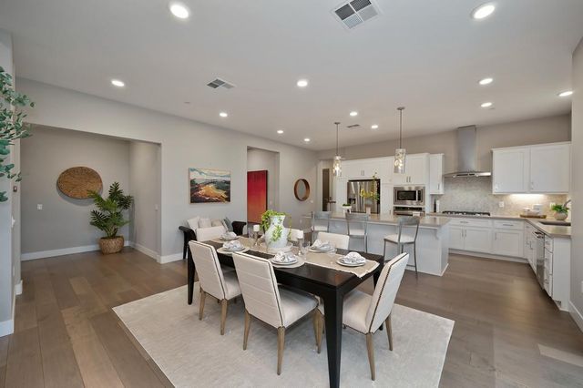 3335 Mckinley Village Way, Sacramento, CA 95816