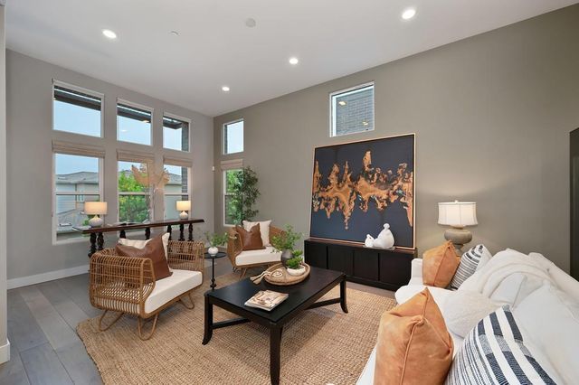 3335 Mckinley Village Way, Sacramento, CA 95816