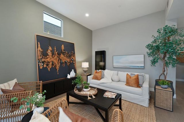 3335 Mckinley Village Way, Sacramento, CA 95816