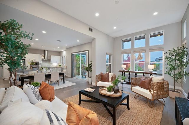 3335 Mckinley Village Way, Sacramento, CA 95816