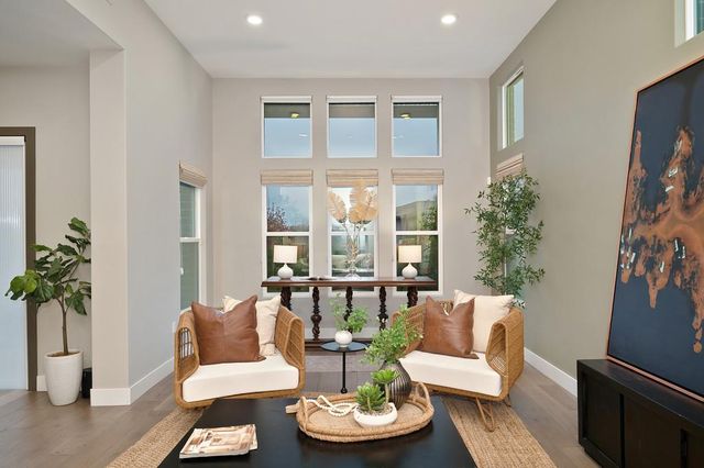 3335 Mckinley Village Way, Sacramento, CA 95816