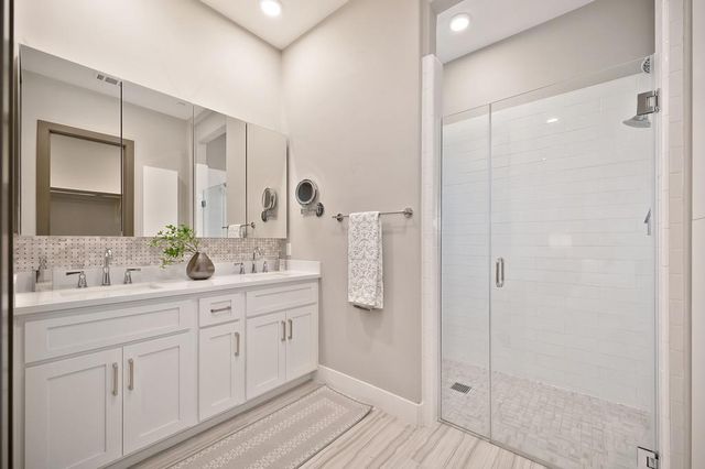 3335 Mckinley Village Way, Sacramento, CA 95816