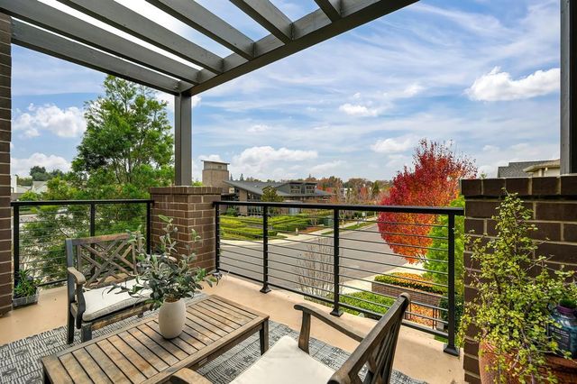 3335 Mckinley Village Way, Sacramento, CA 95816