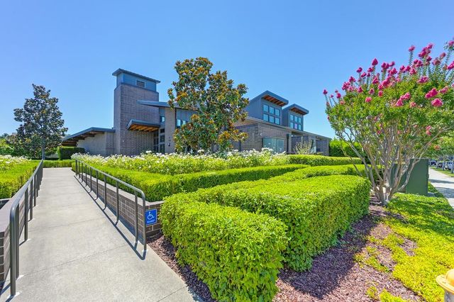 3335 Mckinley Village Way, Sacramento, CA 95816