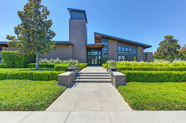 3335 Mckinley Village Way, Sacramento, CA 95816