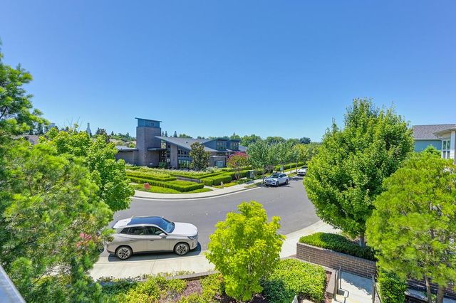 3335 Mckinley Village Way, Sacramento, CA 95816