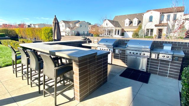 3335 Mckinley Village Way, Sacramento, CA 95816