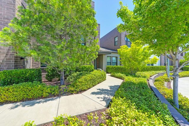 3335 Mckinley Village Way, Sacramento, CA 95816