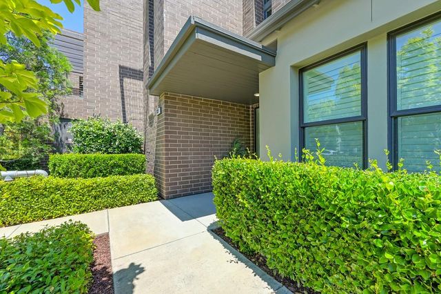 3335 Mckinley Village Way, Sacramento, CA 95816