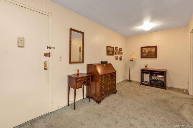 3 Birchwood Court 5G, Mineola, NY 11501
