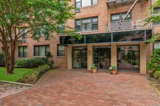 3 Birchwood Court 5G, Mineola, NY 11501