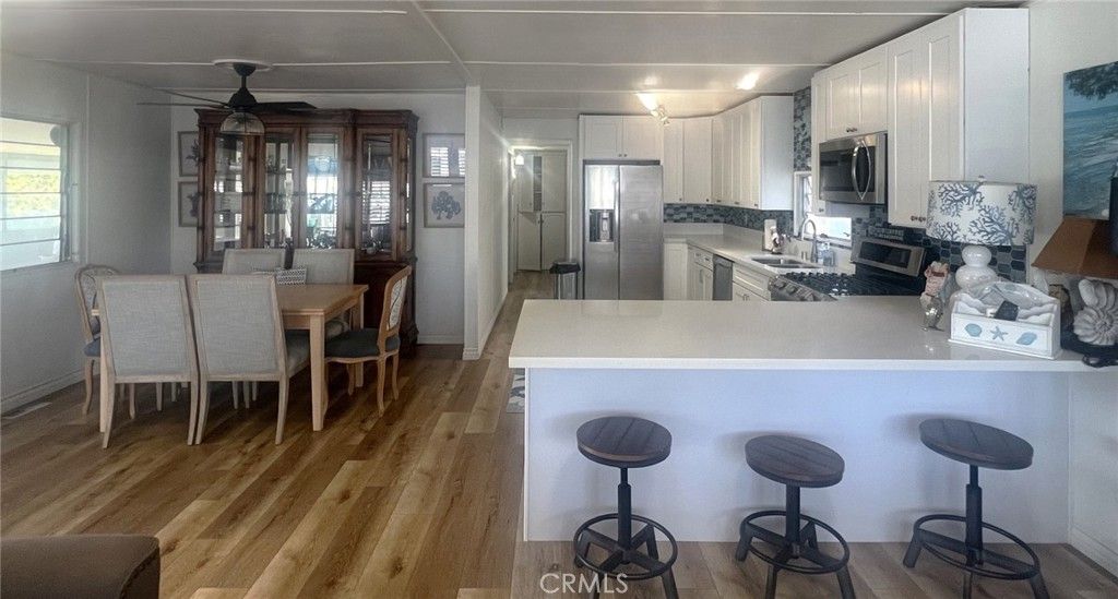 Image 10 of property listing at 246 S Bayside Way, Newport Beach, CA 82660