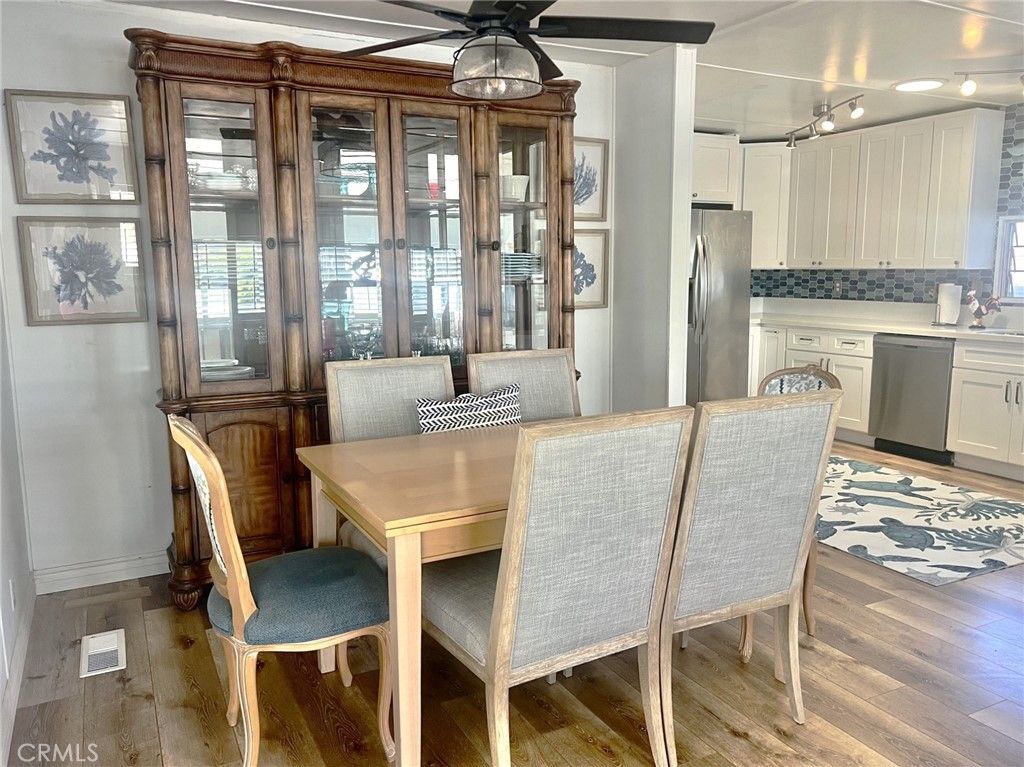 Image 11 of property listing at 246 S Bayside Way, Newport Beach, CA 82660
