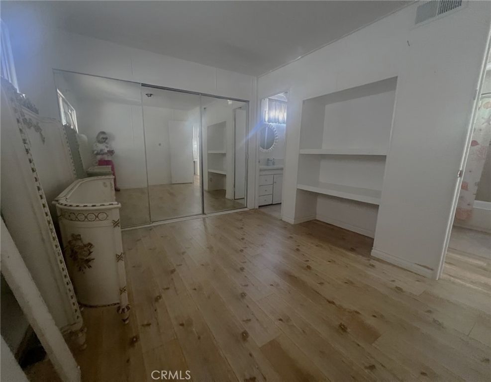 Image 13 of property listing at 246 S Bayside Way, Newport Beach, CA 82660