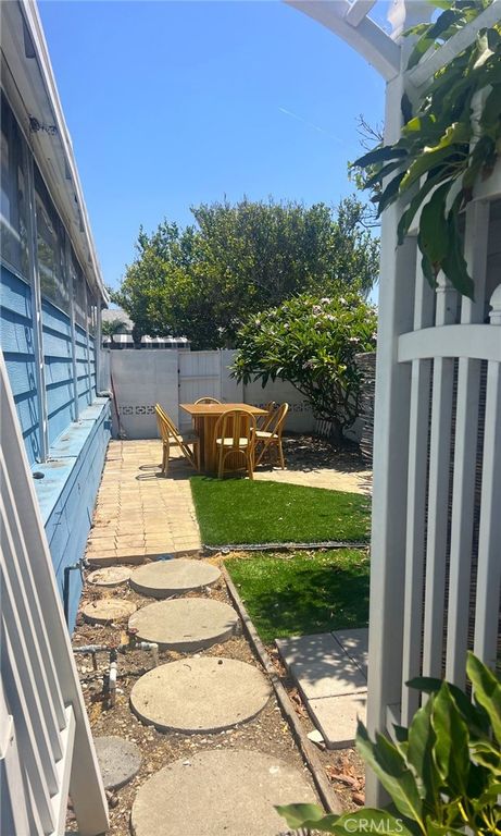 Image 21 of property listing at 246 S Bayside Way, Newport Beach, CA 82660