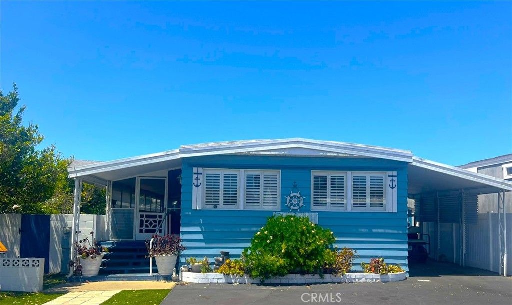 Image 3 of property listing at 246 S Bayside Way, Newport Beach, CA 82660