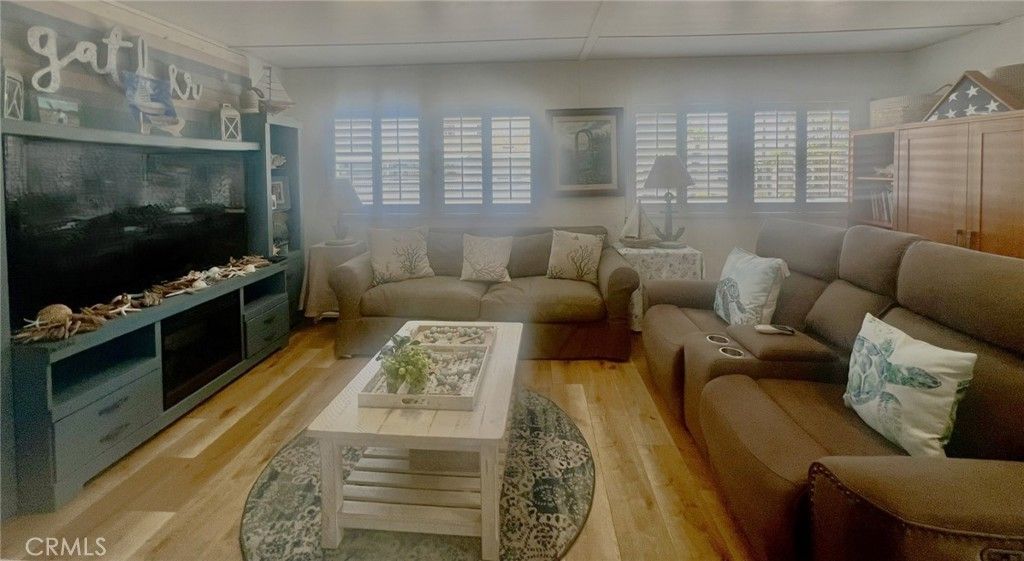 Image 8 of property listing at 246 S Bayside Way, Newport Beach, CA 82660