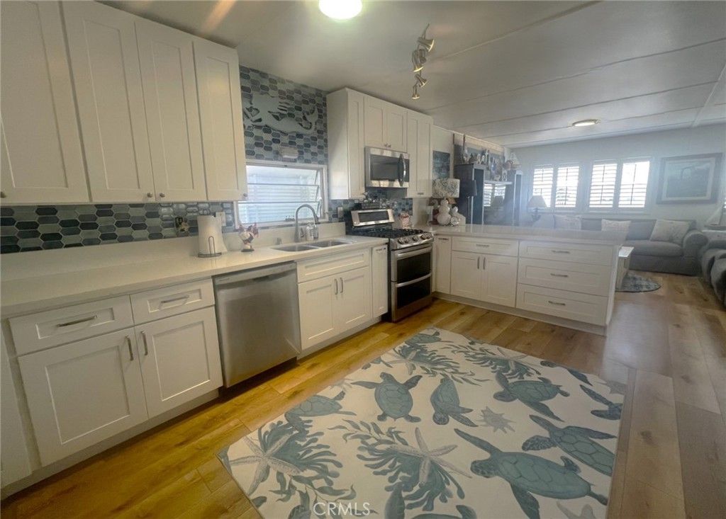 Image 9 of property listing at 246 S Bayside Way, Newport Beach, CA 82660