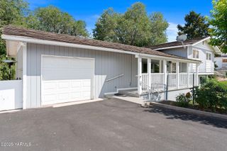 S 701 5th St, Selah, WA 98942