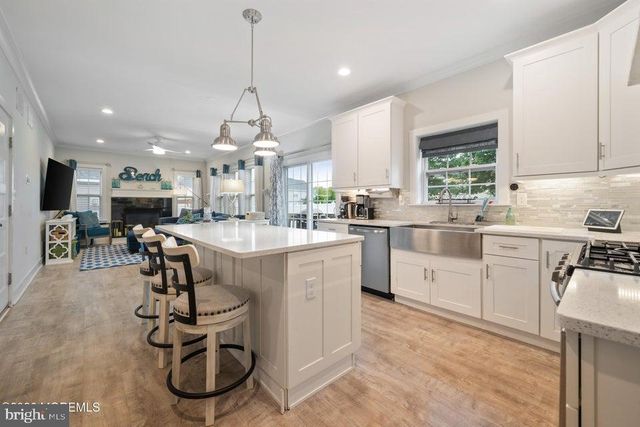 4 HARPOON DR, Barnegat, NJ 08005