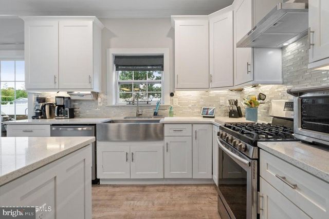 4 HARPOON DR, Barnegat, NJ 08005